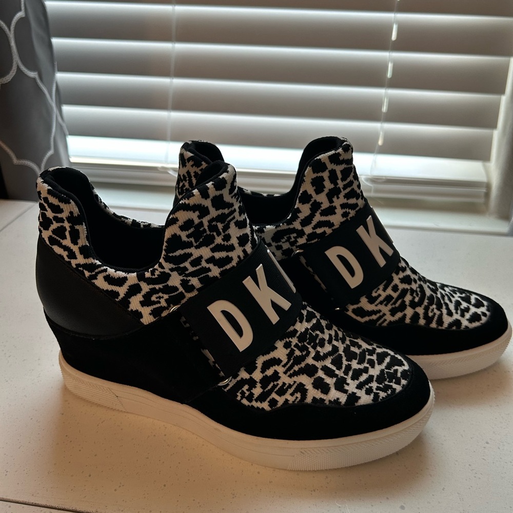DKNY women’s Size 6.5